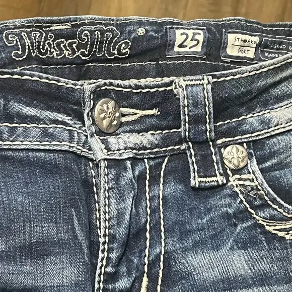 Miss Me Y2K Mid Rise Distressed Bling Wings Embroidered Shorts 25 Thick Stitch - Picture 6 of 9